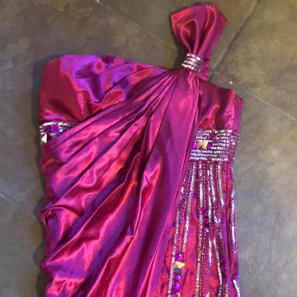 Dress - Picture 3 of 3